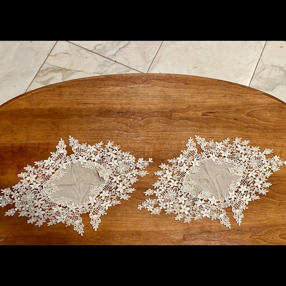 2 TWO beautiful hand made LACE doilies VINTAGE - Picture 12 of 16